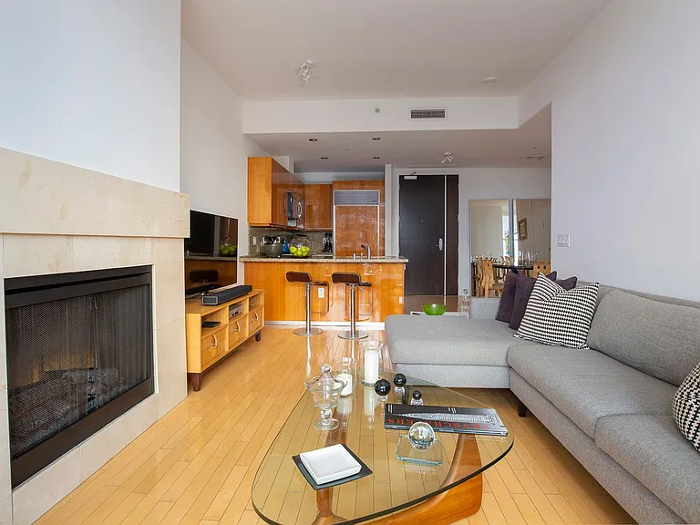 550 Front St #907 — Photo 8
