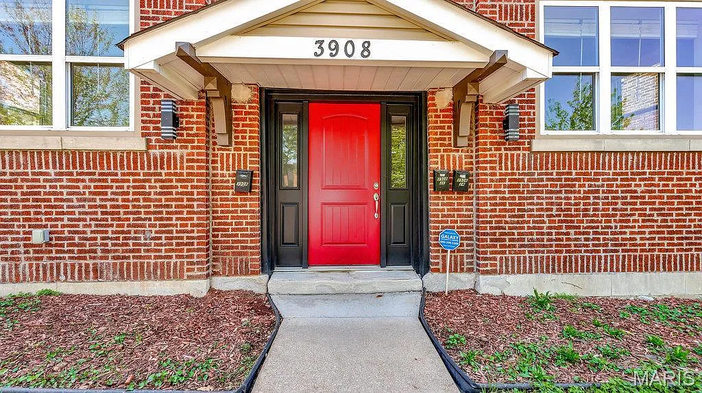 3 bed, 2.0 bath, 1927 sqft, $2,500 — Photo 3