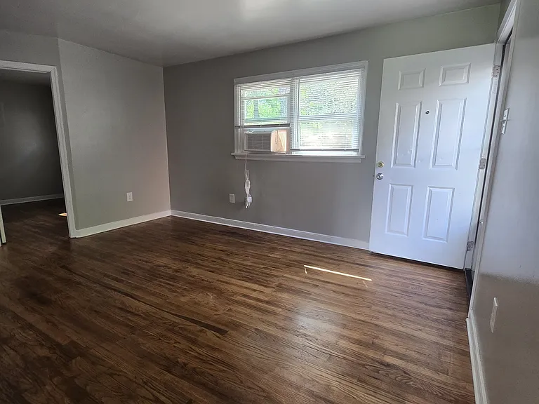 5225 Collindale Rd — Photo 2