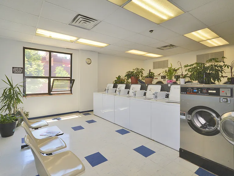 Laundry Room - Mezzanine Level