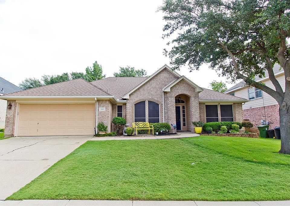 1st image of 2105 Melissa Diane St