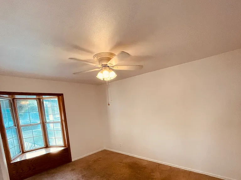 1242 Lyman Ave — Photo 6