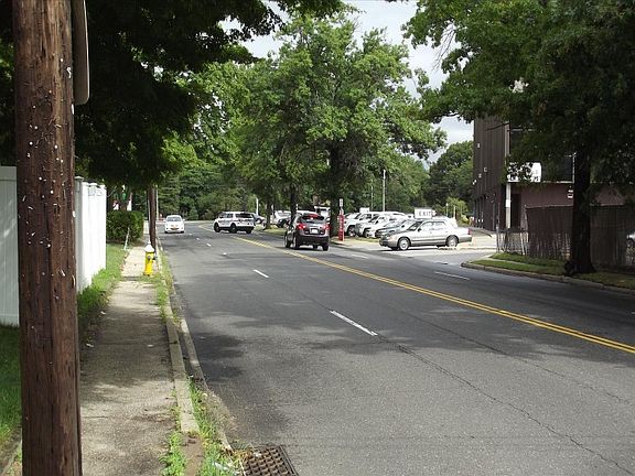 5th image of 60 Newbridge Ave