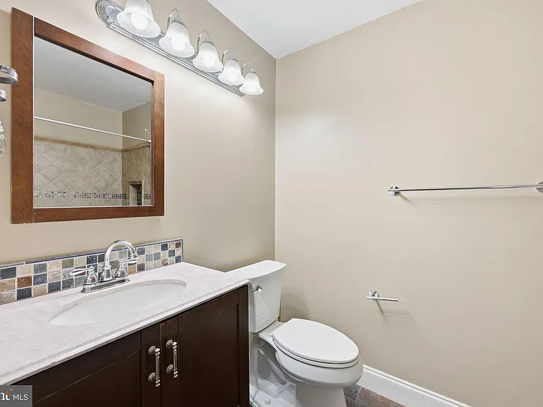 933 Hillside Lake Ter #110 — Photo 17