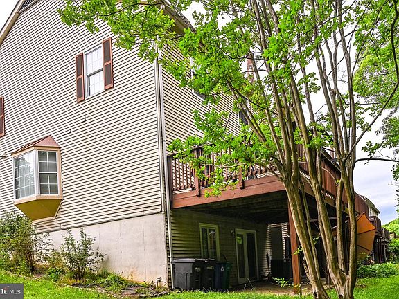 5th image of 10324 Broom Ln
