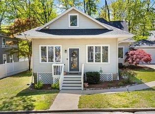 22 Dunedin St, Cranston, RI 02920