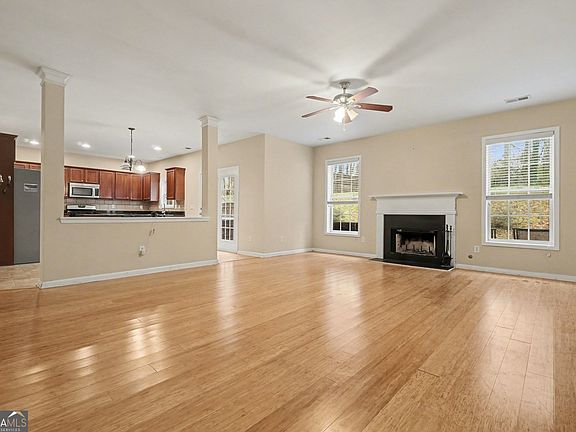 4th image of 1147 Silvergate Ln