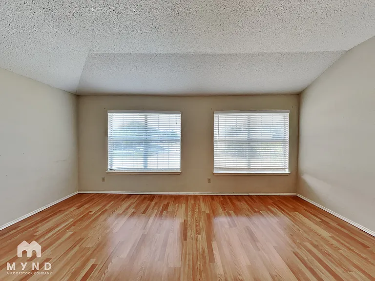 3205 Meadowview Dr — Photo 16