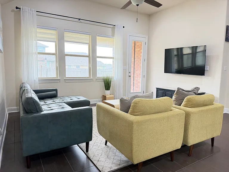 2432 Granite Hill Dr — Photo 4