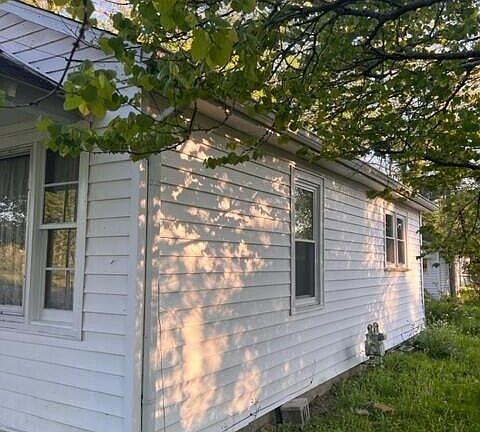 4th image of 97 10th Ave