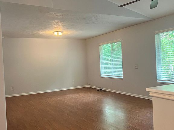 3rd image of 1000 60th St SE #1