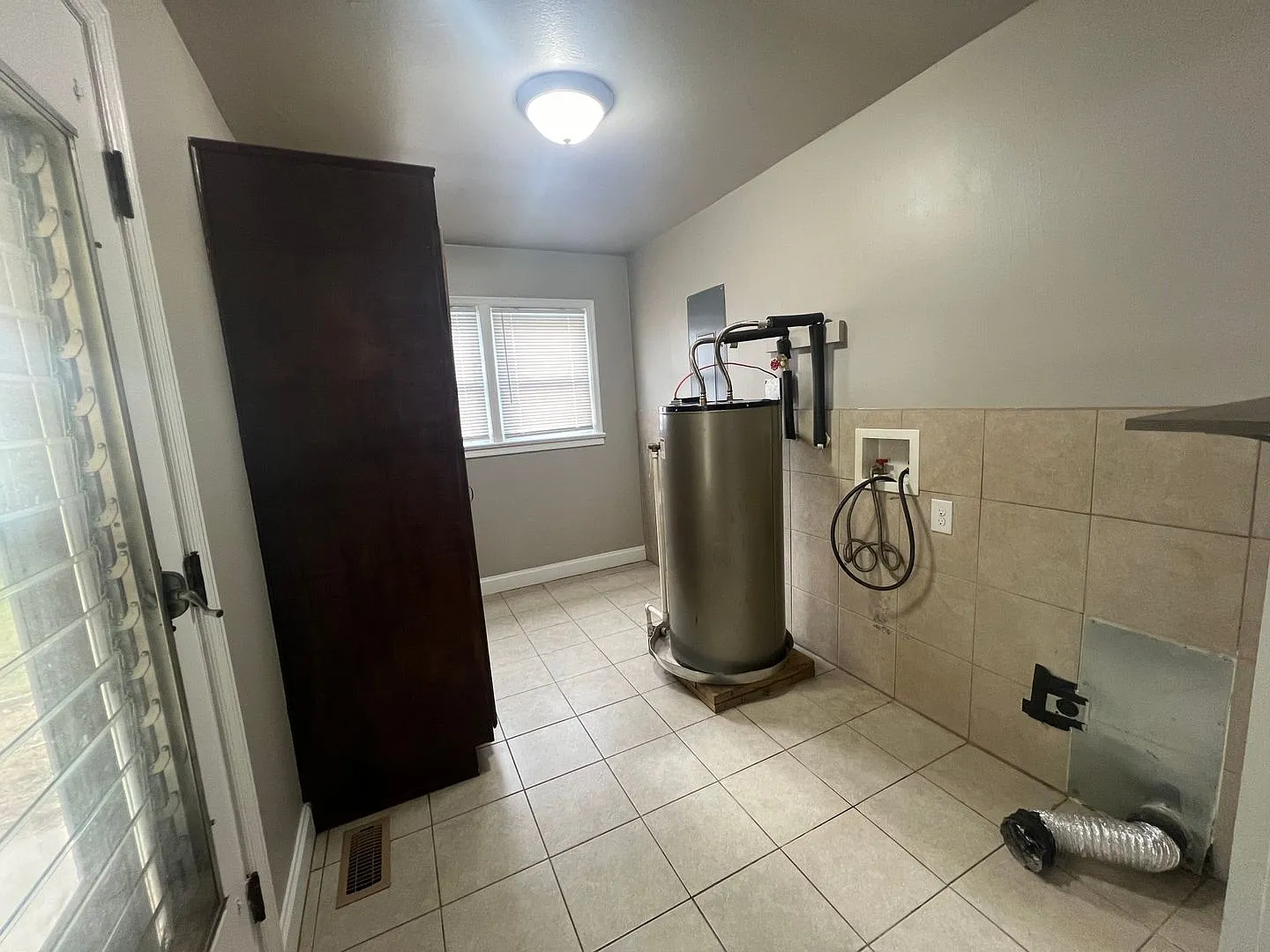 Cozy 2 Bedroom and 1 Bath Home — Photo 3