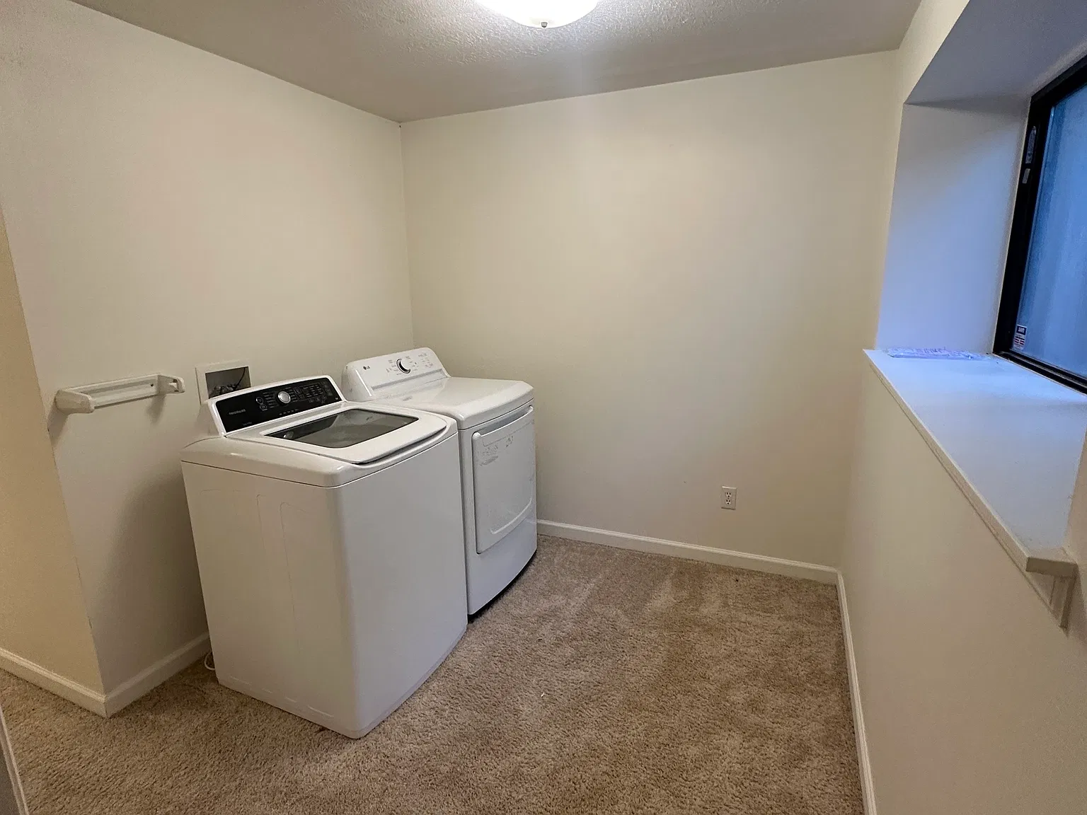3 bed, 2.5 bath, 1690 sqft, $3,400 — Photo 3