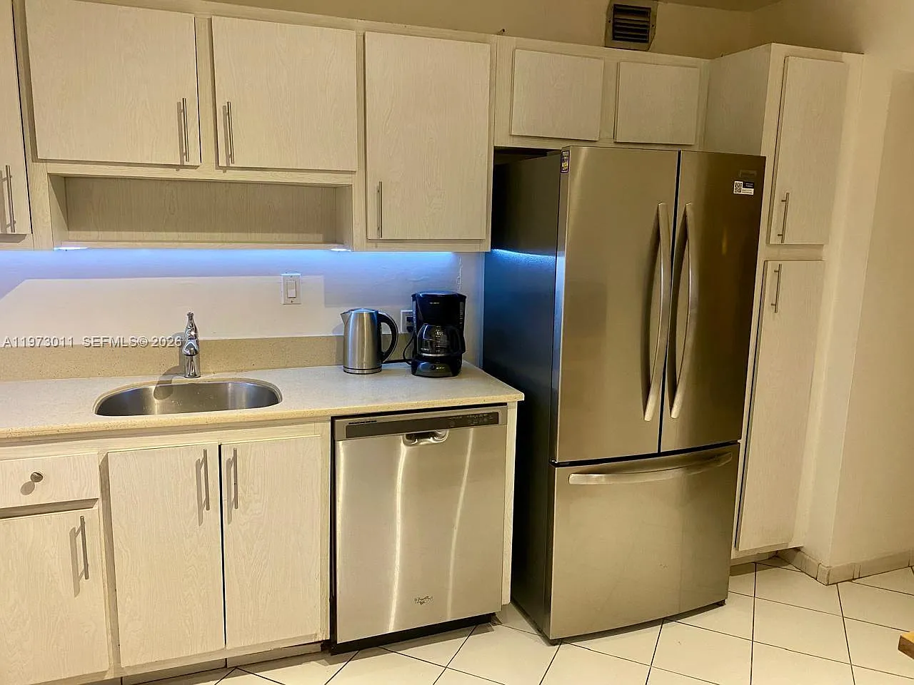 Arlen House East Condo — Photo 3