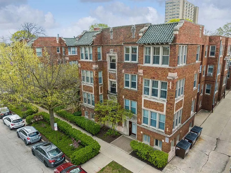 The Bryant at Oak Park I & II — Photo 3