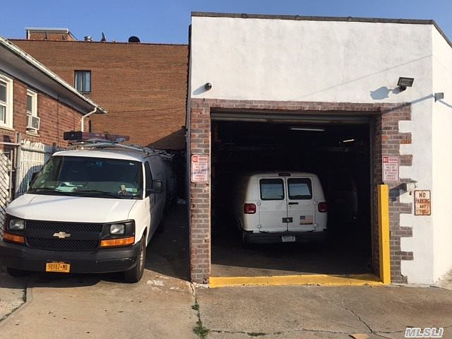 2nd image of 10925 Corona Ave