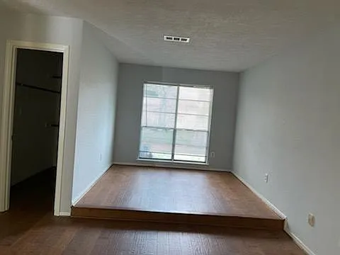 3 bed, 2.0 bath, 1643 sqft, $1,800 — Photo 4