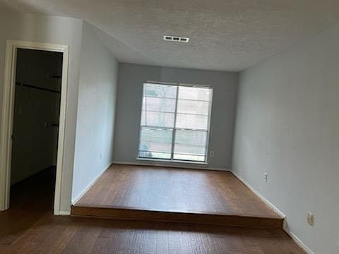 4th image of 1326 Barrowgate Dr