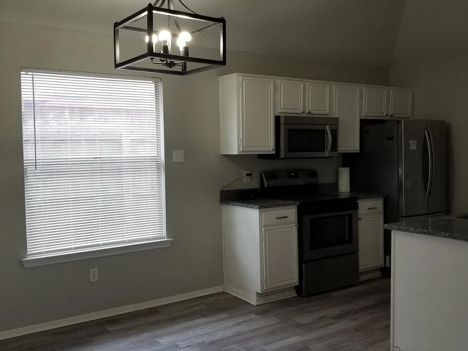 3 bed, 1350 sqft, $1,995 — Photo 3