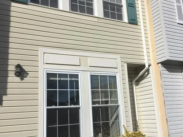 1102 Netherland Ct, Virginia Beach, VA 23453
