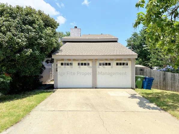 725 Cain St, Lake Dallas, TX 75065