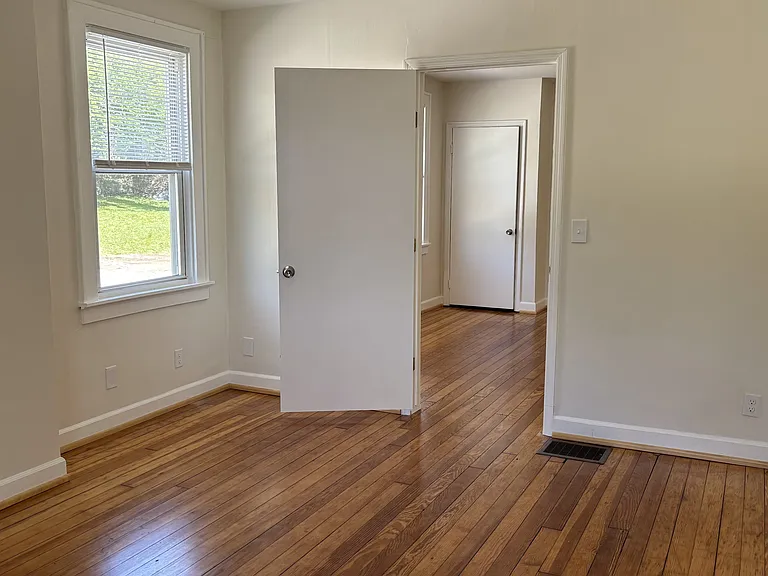 330 Lilienthal St — Photo 9