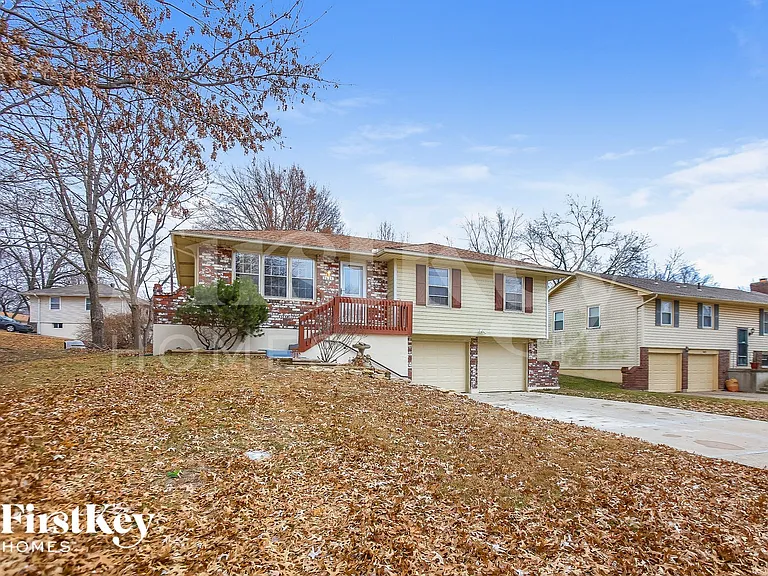 7625 NW Milrey Dr — Photo 2