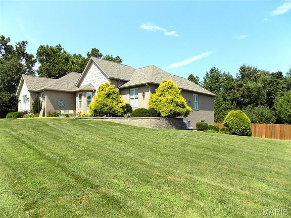 5th image of 1011 Carriage Ln