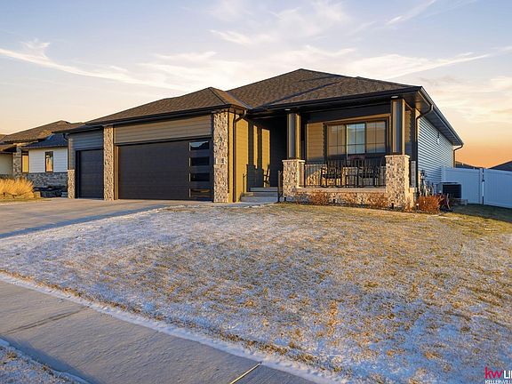 2nd image of 1539 W Avalanche Rd