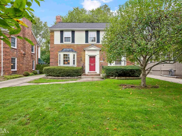 876 Washington Rd, Grosse Pointe, MI 48230