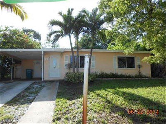 1st image of 3346 N Seacrest Blvd