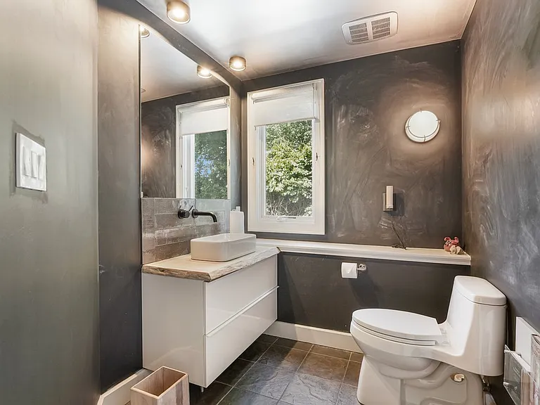 49 Beach Rd — Photo 23