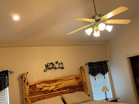 5th image of 10419 Oakwood Ln