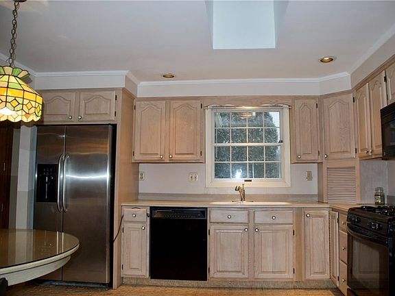 4th image of 109 Bradley Ct