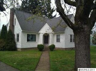 521 W Hayes St, Woodburn, OR 97071