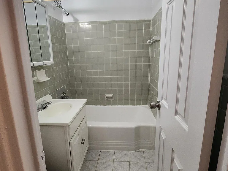 510 Riverdale Ave #5M — Photo 6