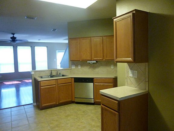 4th image of 12218 Hawthorne Hill Cir