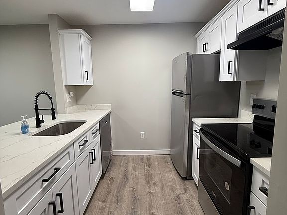 5th image of 10 Grand St APT 107