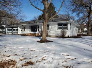2204 Hawthorne Dr, Cedar Falls, IA 50613