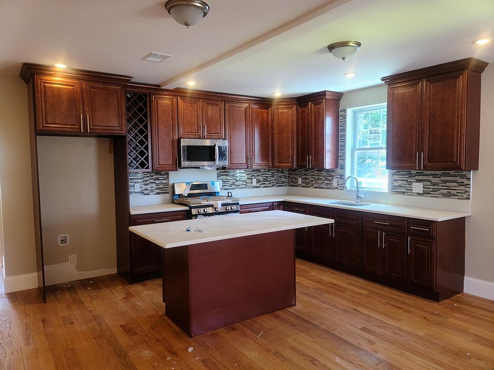 1st image of 555 Sea St #1