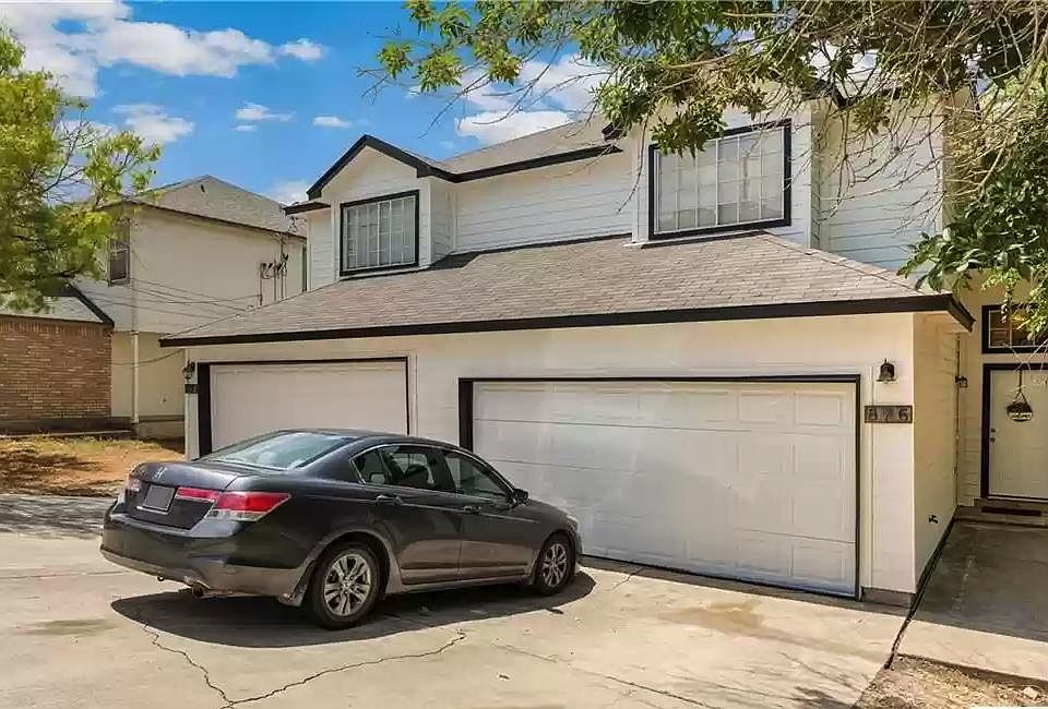 876 Side of Duplex