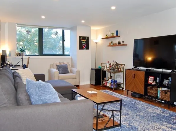 42 8th St APT 5306, Charlestown, MA 02129