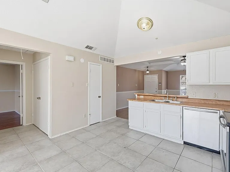 5722 Westchase Dr — Photo 7