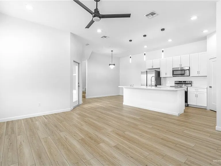 2707 W Kerria Ave — Photo 8