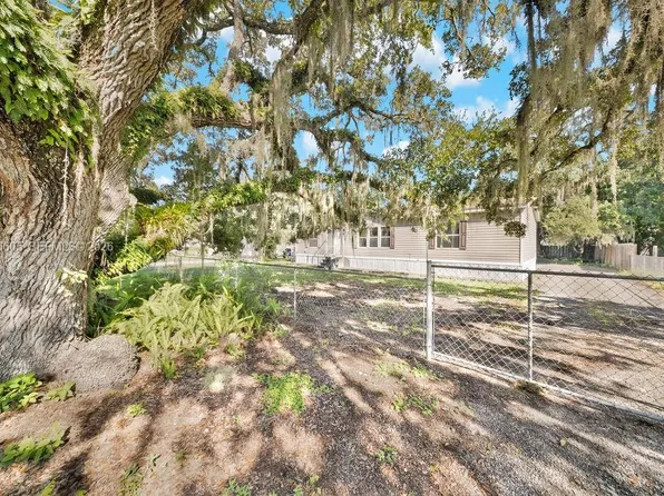 1080 Canopy Ln, Moore Haven, FL 33471