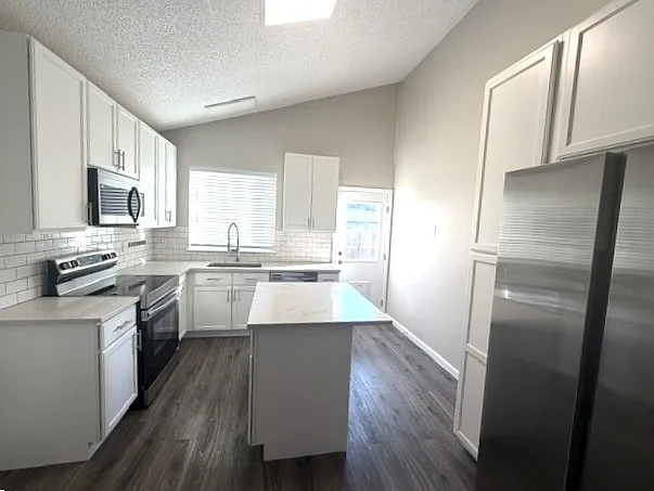 3 bed, 1194 sqft, $2,495 — Photo 3