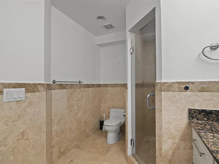 732 NE 15th Ave — Photo 22