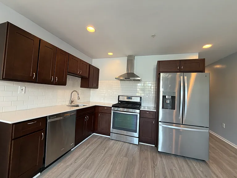 811 N Franklin St #101 — Photo 5