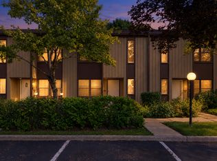 620 Hough St #A, Barrington, IL 60010