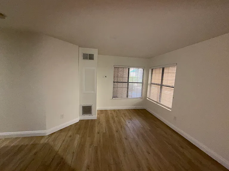 510 Elm Dr #102 — Photo 9